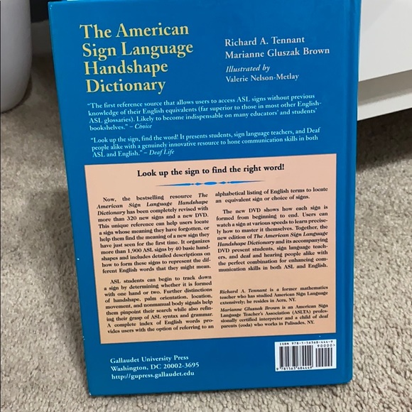 The American Sign Language Handshape Dictionary - Picture 2 of 11